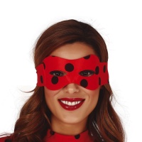 Rood masker met zwarte stippen
