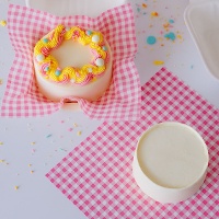 Vetvrij papier met roze ruitjes 25 x 25 cm - 50 stuks