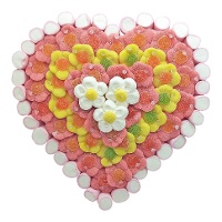 Hartvormige snoeptaart met bloemen van 600 gr