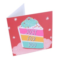 Felicitatiekaart van 'Just for you' met een stuk taart