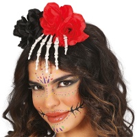 Diadeem met skelethand en bloemen