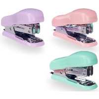 Gekleurde nietmachine met 500 nietjes - 1 stuk