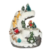 Kerstdecoratie van Kerstman en schaatsers met muziek en licht, 19 x 16,5 cm