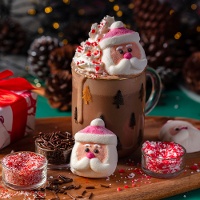 Versieringsset voor warme chocolademelk met pluizige Kerstman