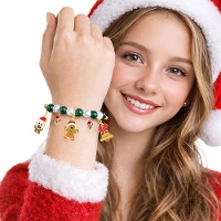Bedelarmband met kerstmotieven